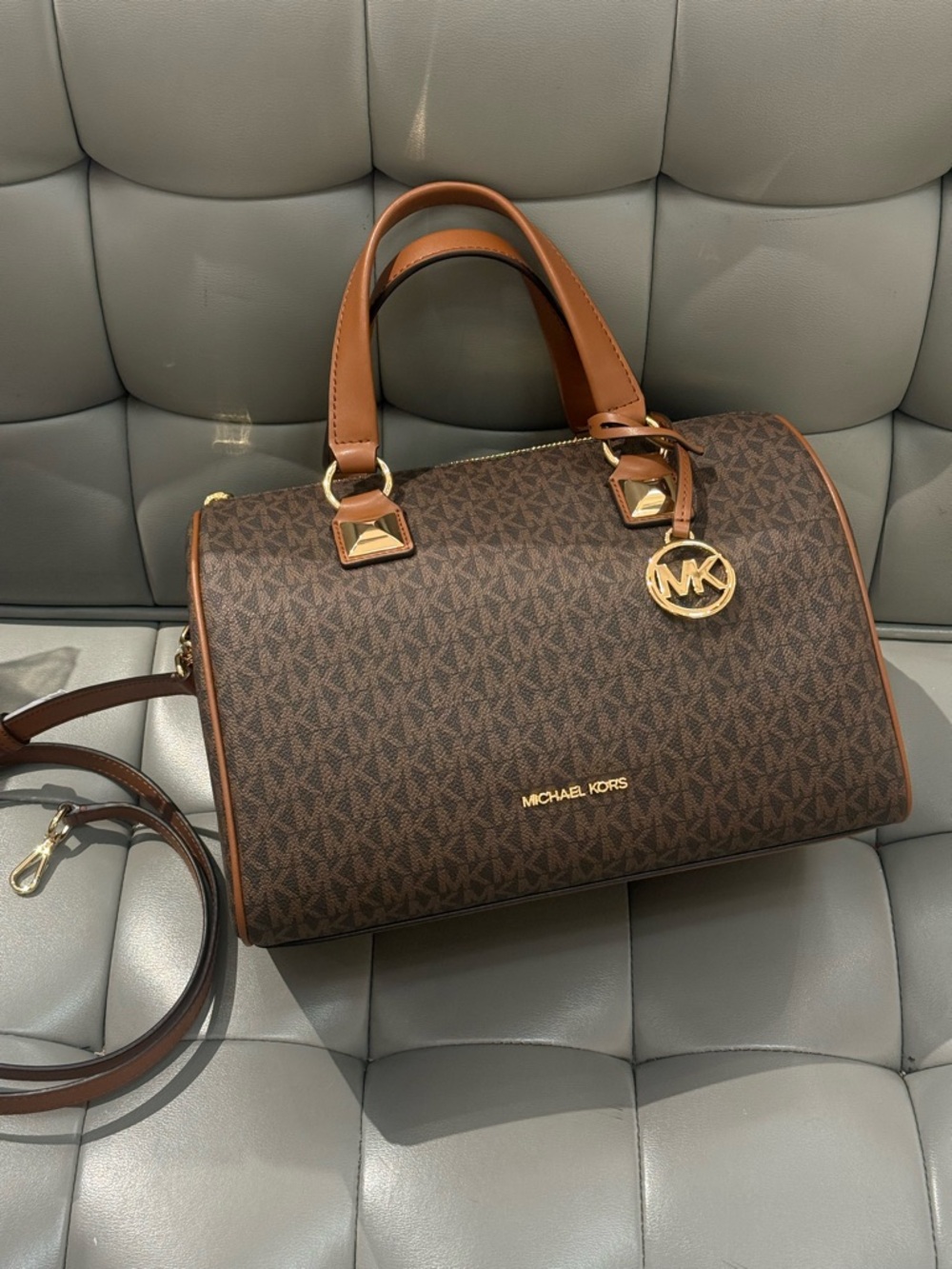 MICHAEL KORS Grayson Medium Signature Logo Duffel Bag brown - Picture 2 of 9